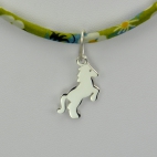 Petit cheval sur collier Liberty 