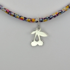 Cerise sur collier Liberty 