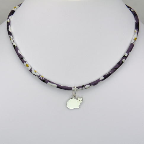Chat sur collier Liberty 