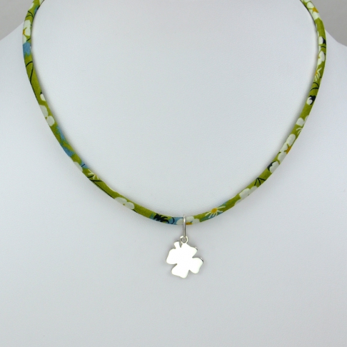 Trèfle sur collier Liberty 