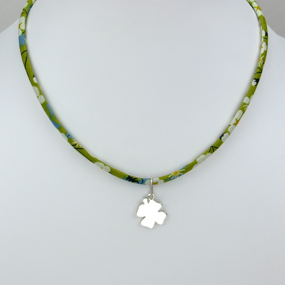 Trèfle sur collier Liberty 