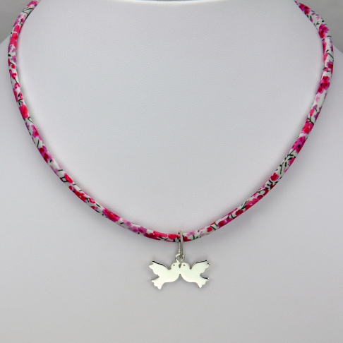 Colombes sur collier Liberty 