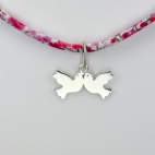 Colombes sur collier Liberty 