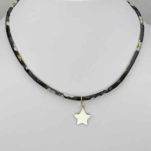 Etoile sur collier Liberty 