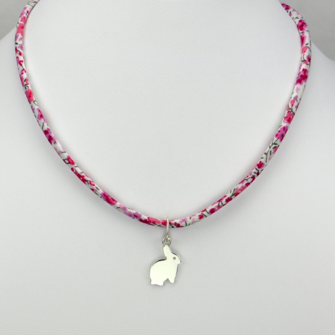 Lapin sur collier Liberty 