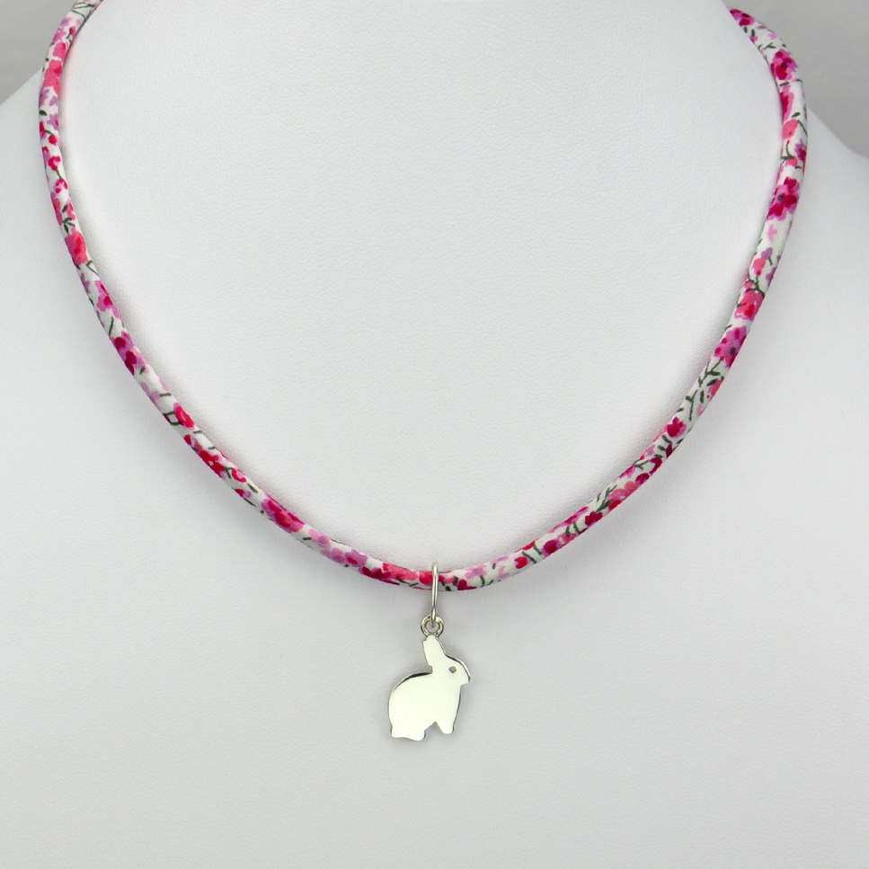 Lapin sur collier Liberty 
