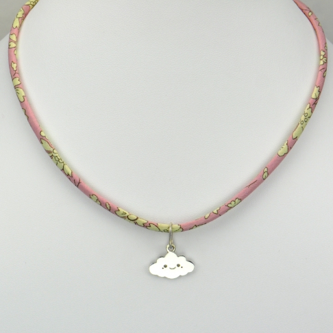 Nuage souriant sur collier Liberty 