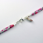 Colombes sur collier Liberty 