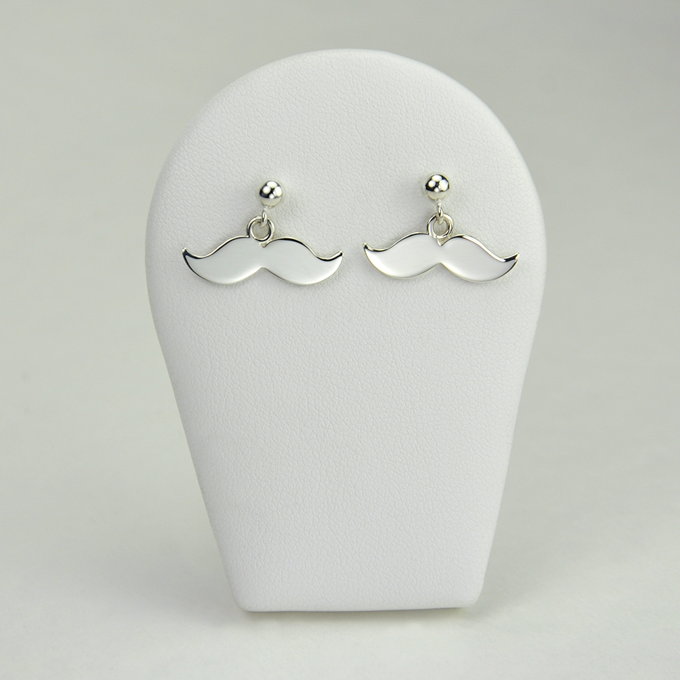 Moustaches en boucles d'oreilles 