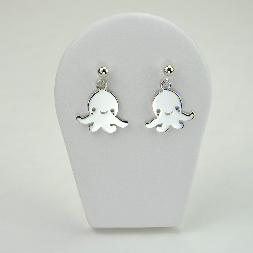 Petites pieuvres en boucles d'oreilles 