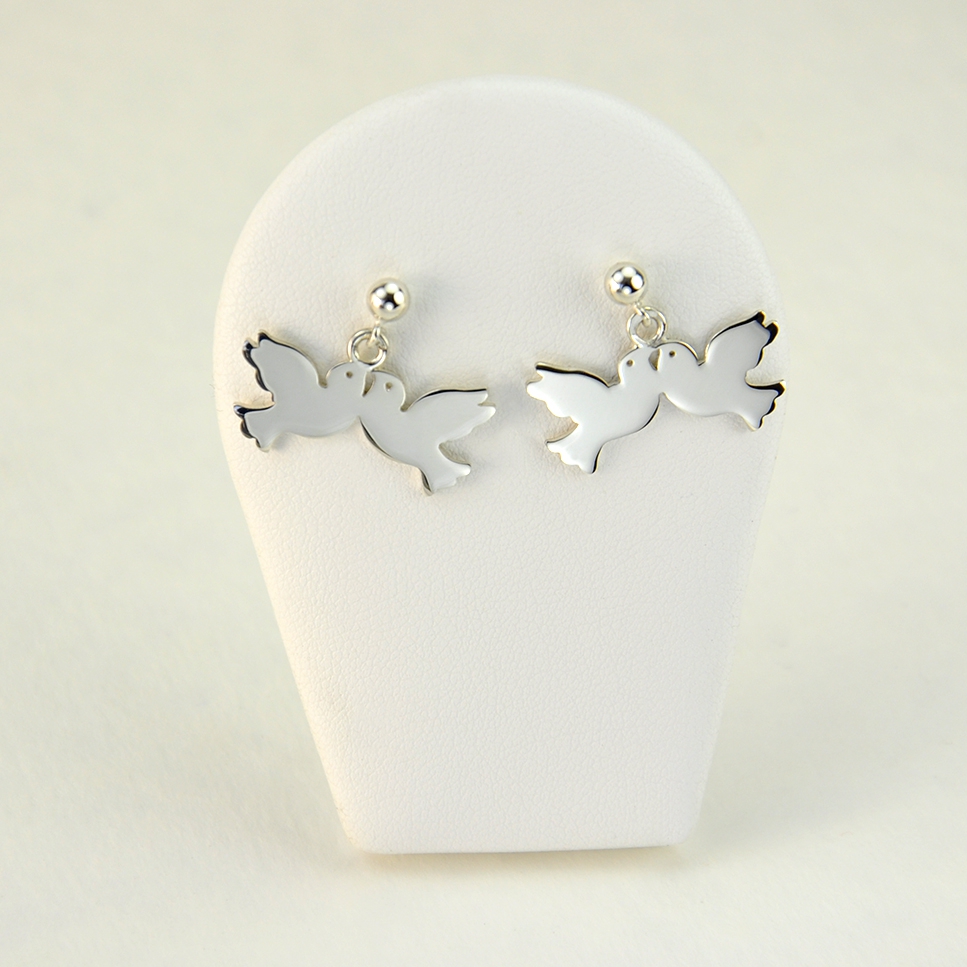 Colombes en boucles d'oreilles 