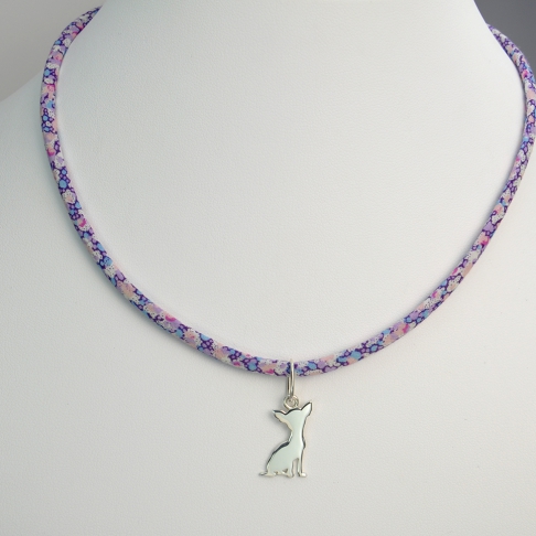Pendentif Chihuahua sur collier Liberty 