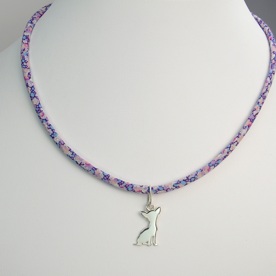 Pendentif Chihuahua sur collier Liberty 