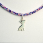 Pendentif Chihuahua sur collier Liberty 