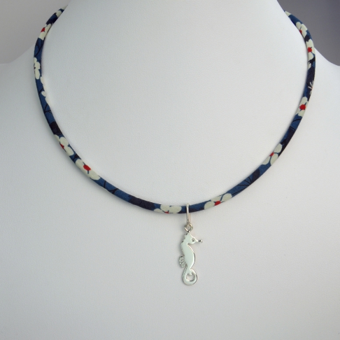 Pendentif Hippocampe sur collier Liberty 