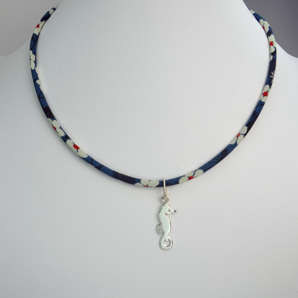 Pendentif Hippocampe sur collier Liberty 