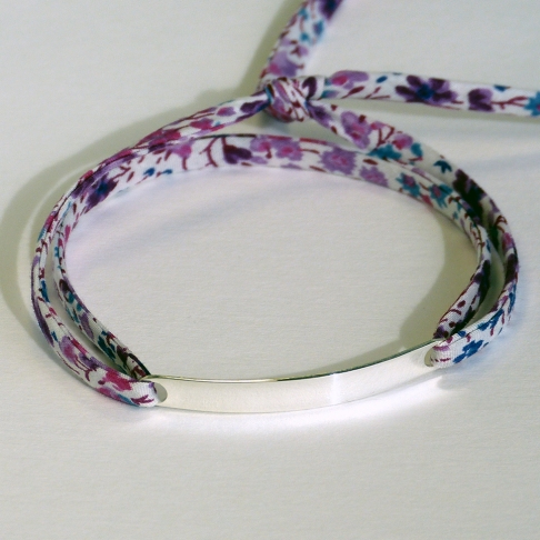 Bracelet à personnaliser: 16 caractères
