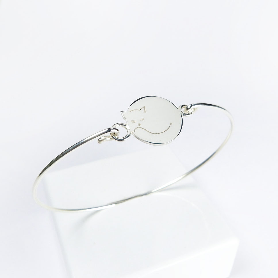 Chat rond sur bracelet jonc fin 