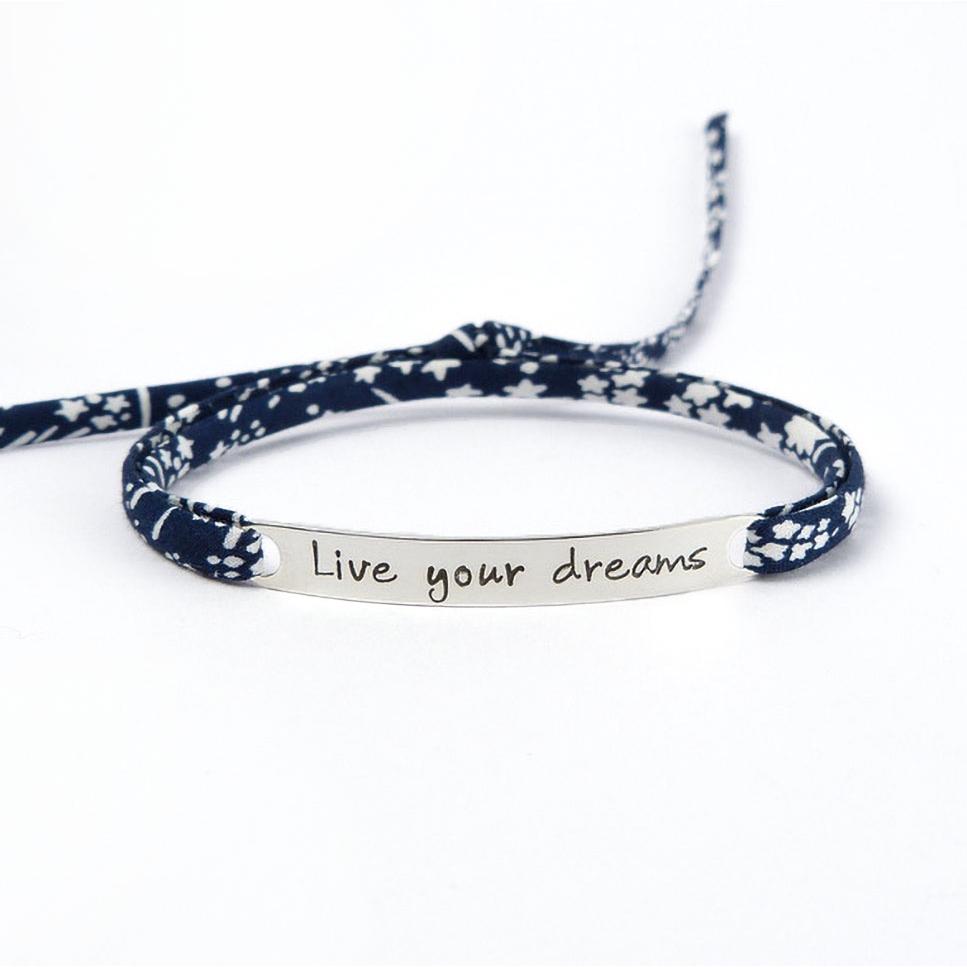 Bracelet message "Live your dreams"