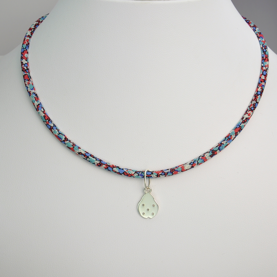 Coccinelle sur collier Liberty 