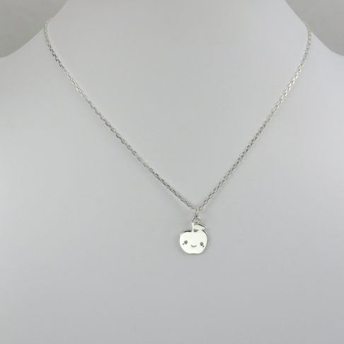 Charms Pomme souriante sur chaîne argent 