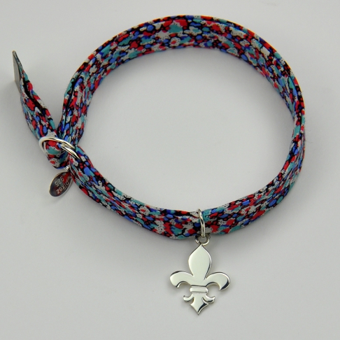 Fleur de lys sur bracelet Liberty 