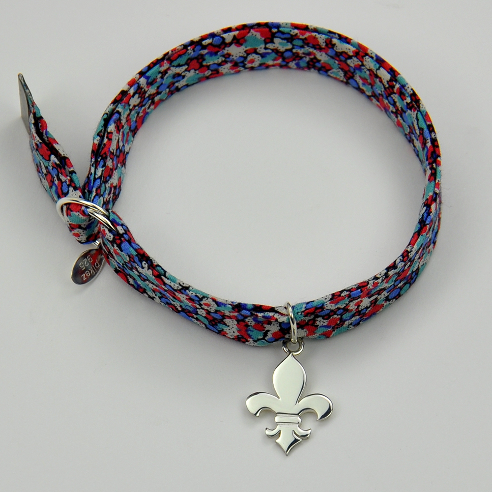 Fleur de lys sur bracelet Liberty 